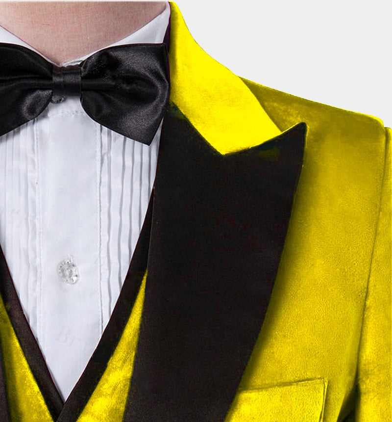 Trendy Yellow 3 Pieces Peaked Lapel Velvet Prom Men Suits