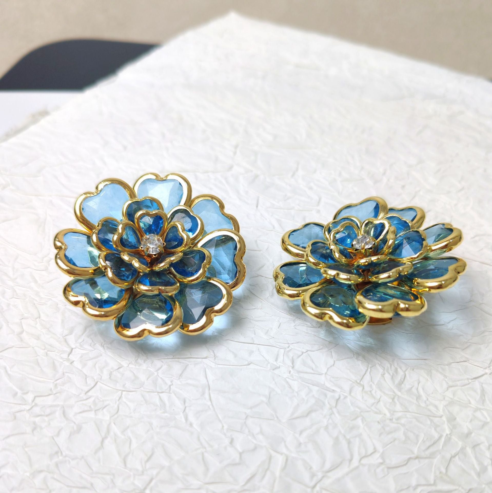 Blue Camellia-shaped Rhinestone Cufflinks