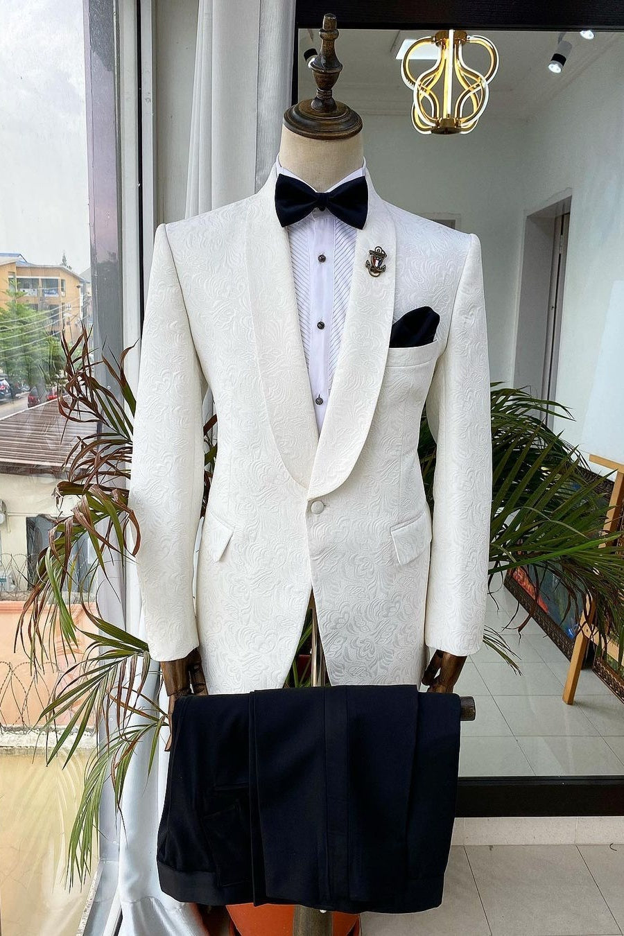 Formal White Jacquard Shawl Lapel Close Fitting Wedding Suits