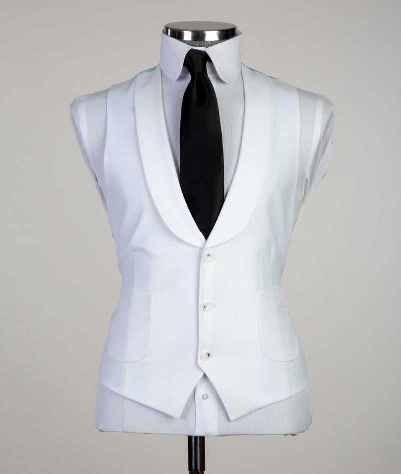Popular White Three Pieces Peaked Lapel Prom Men Suits