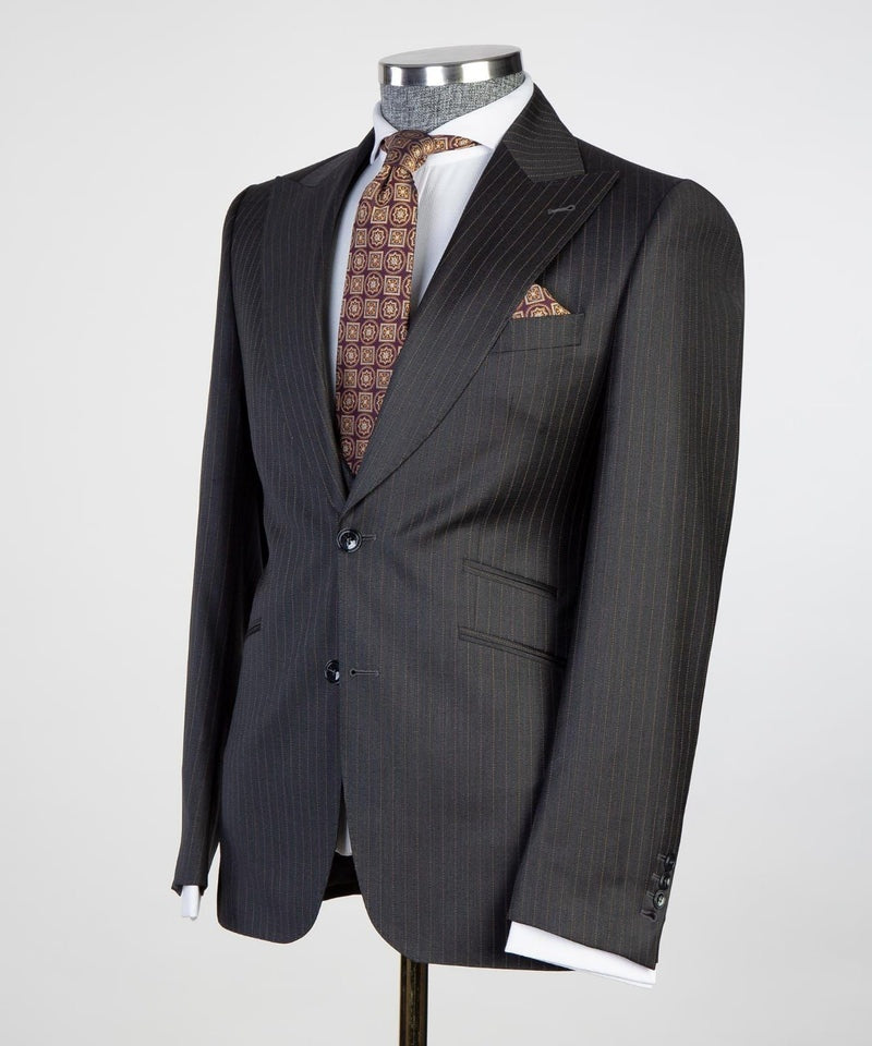 Close Fitting Dark Gray 3 Pieces Pinstriped Business Men Suits
