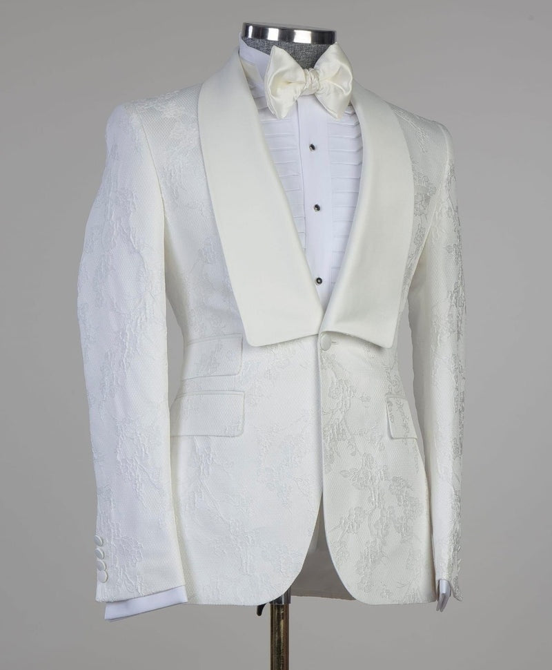 Beautiful Off-white Jacquard 3 Pieces Shawl Lapel Prom Suits