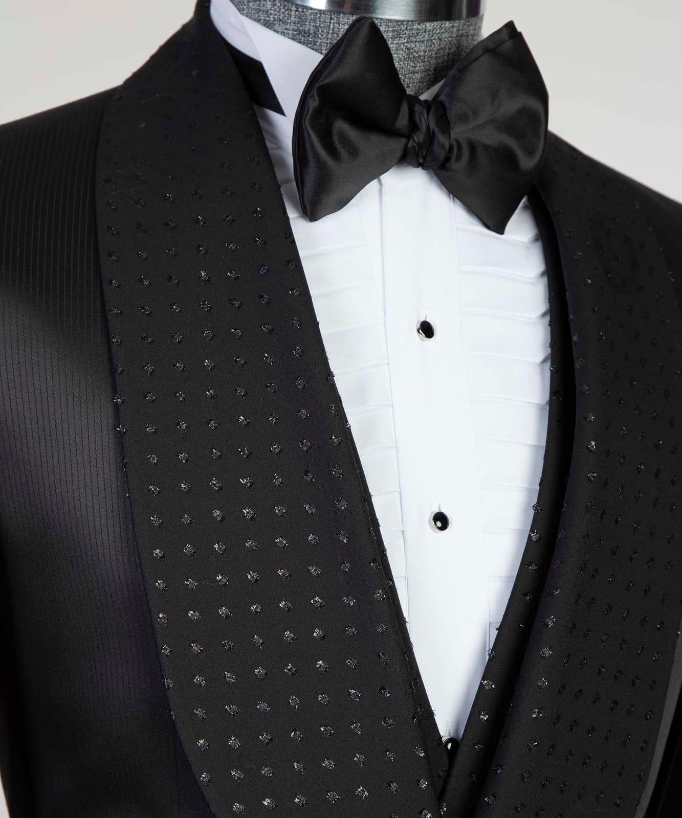 Elegant Black Three Pieces Shawl Lapel Close Fitting Prom Suits