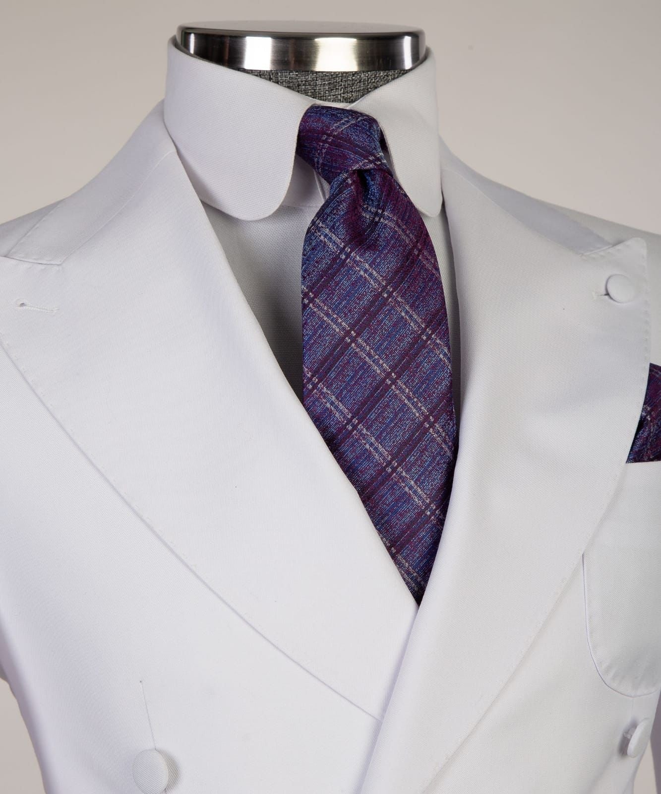 Chic White Peaked Lapel Double Breasted Men Suits