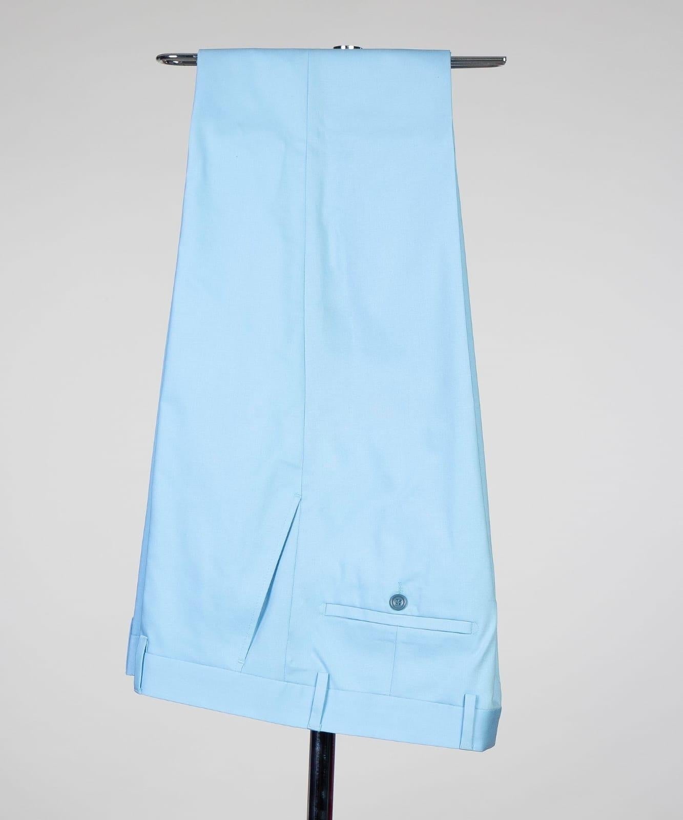 Modern Sky Blue Three Pieces Peaked Lapel Prom Suits