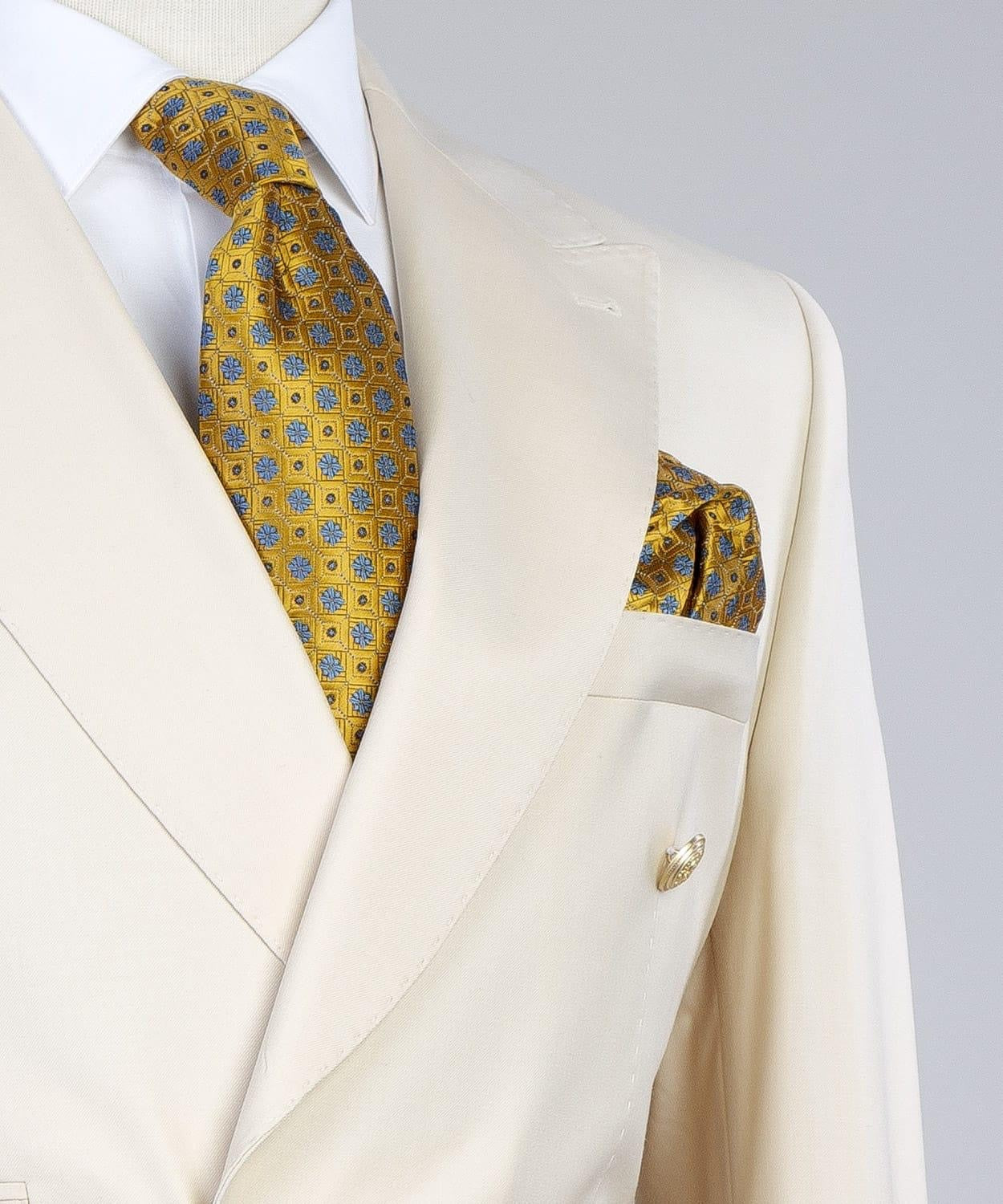Modern Off-white Close Fitting Double Breasted Business Suits