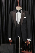 Elegant Black Three Pieces Jacquard Peaked Lapel Prom Men Suits
