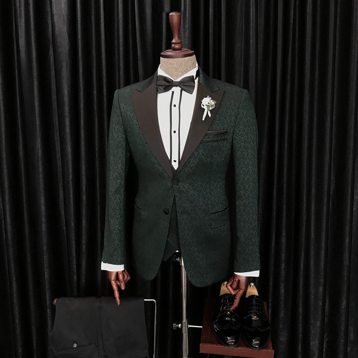 Gorgeous Dark Green 3 Pieces Jacquard Prom Suits With Vest