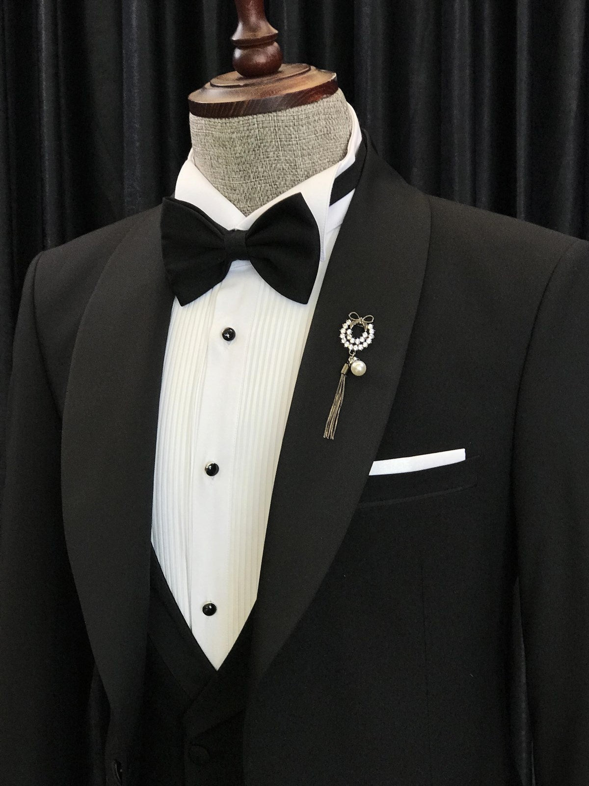 Classical Black Three Pieces Shawl Lapel Wedding Suits