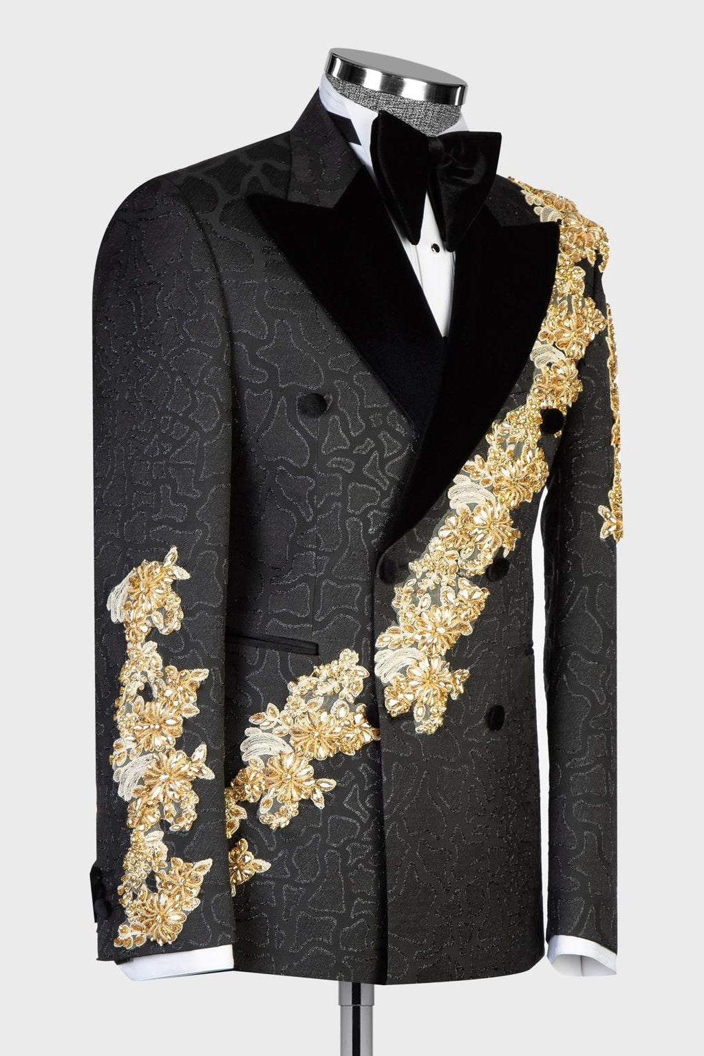 Fancy Black Jacquard Gold Beadings Appliques Men’s Suit With Velvet Lapel
