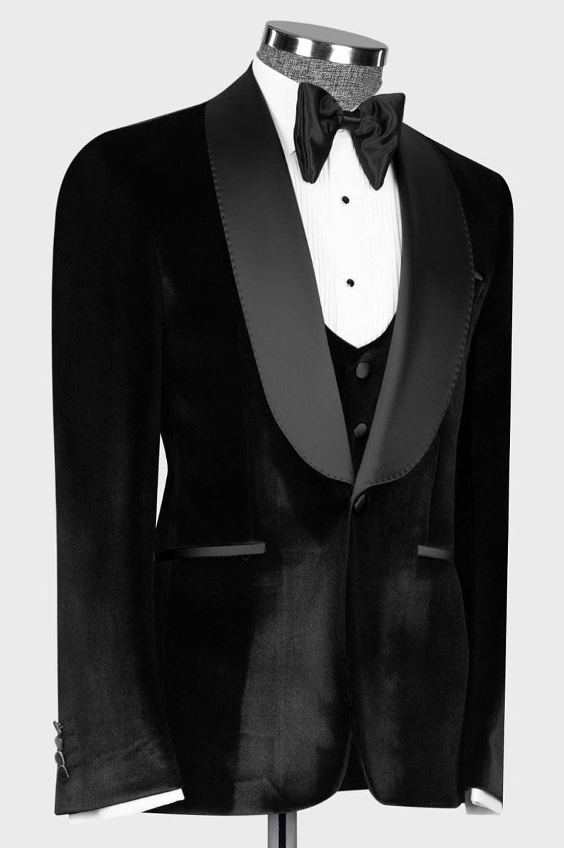 Chic Black Velvet 3 Pieces Shawl Lapel Prom Suits With Belt
