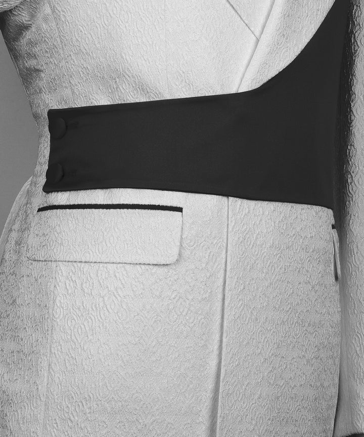 Popular White Jacquard Notched Lapel Prom Suits With Black Crossover Satin Panel