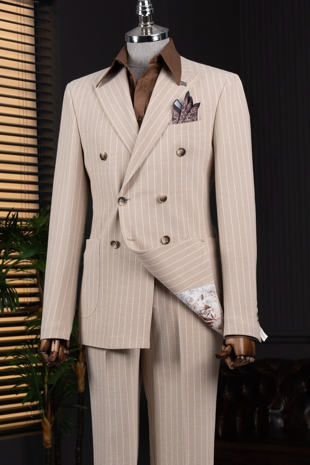 New Arrival Apricot Peaked Lapel Striped Double Breasted Business Suits