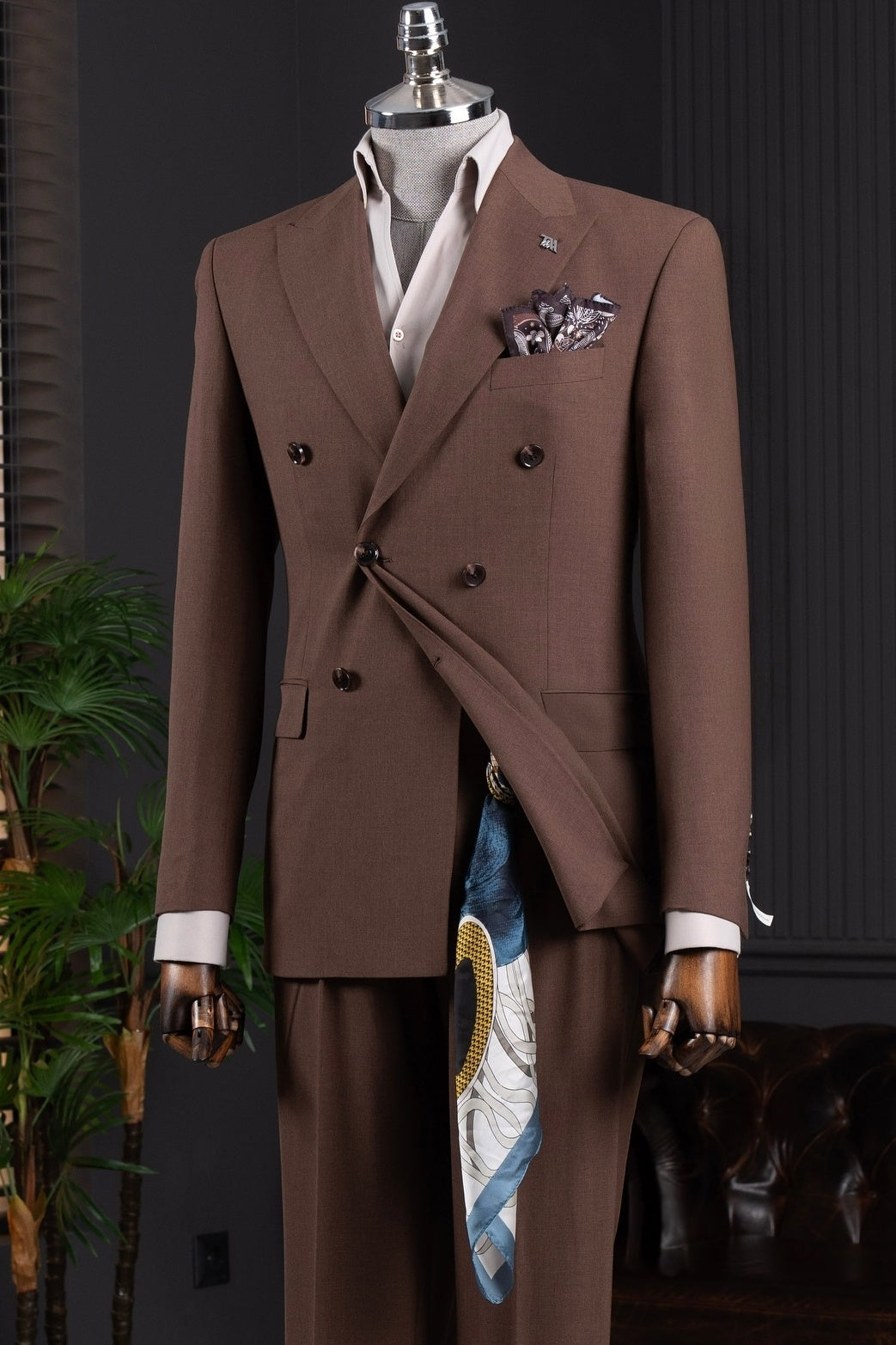 Chic Chocolate Double Breasted Peaked Lapel Prom Men Suits