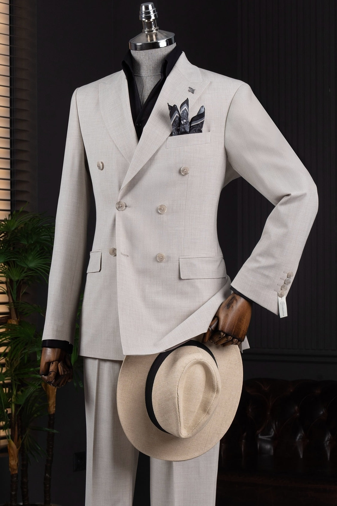 Elegant Beige Peaked Lapel Double Breasted Prom Suits