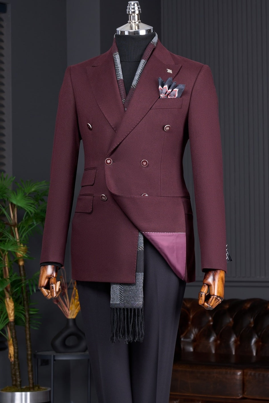Stylish Burgundy Peaked Lapel Double Breasted Prom Suits