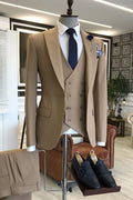 Chic Light Brown 3 Pieces Peaked Lapel Business Suits