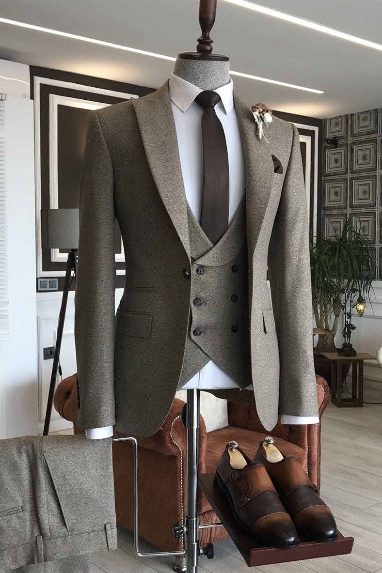 Elegant Dark Brown Peaked Lapel 3 Pieces Men Suits For Business