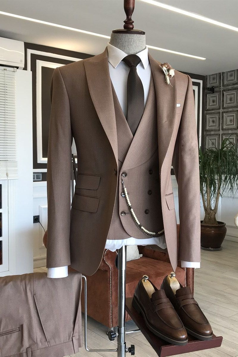 Wonderful Brown 3-pieces Slim Fit Peaked Lapel Business Men Suits