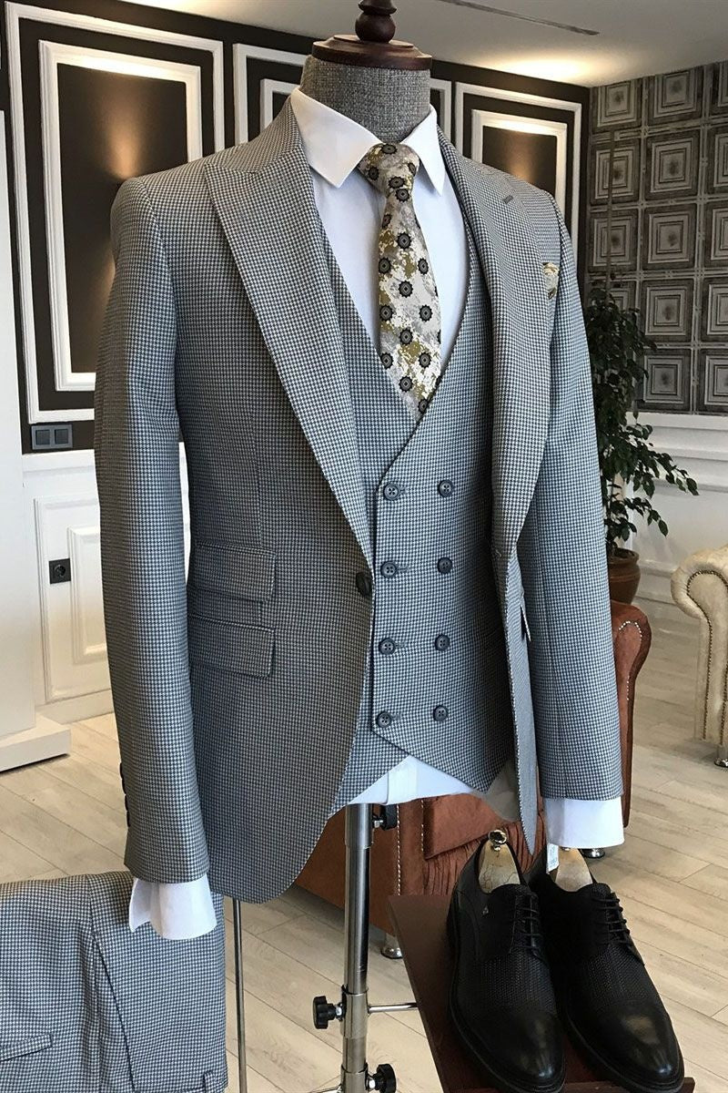 Chic Gray Small Plaid Peaked Lapel 3 Pieces Business Suits For Men