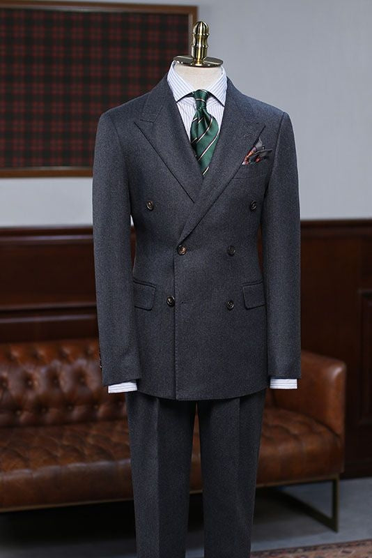 Handsome Black Double Breasted Peaked Lapel Business Suits