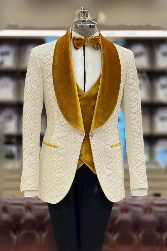 Wonderful White Jacquard Shawl Lapel Three Pieces Wedding Suits