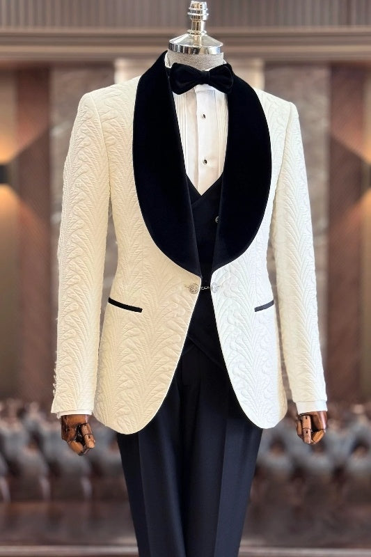 Stylish White Jacquard Shawl Lapel Three Pieces Wedding Suits