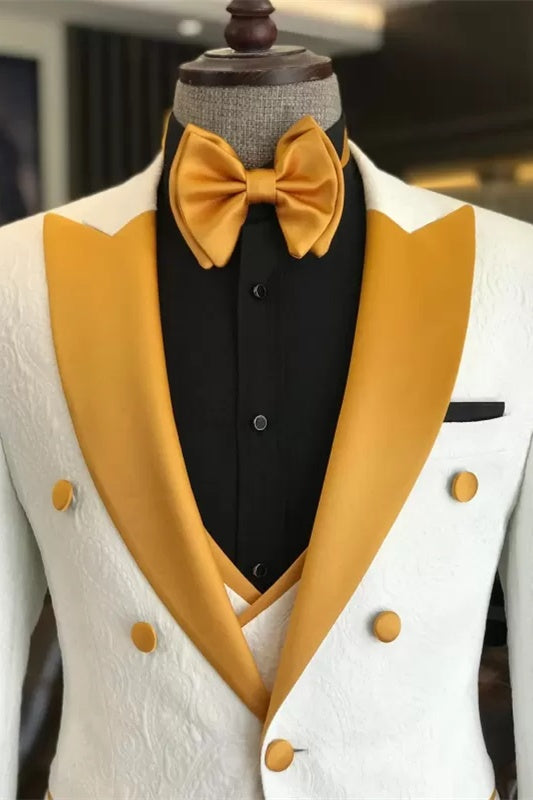 Charming White Jacquard Three Pieces Prom Suits White Gold Peaked Lapel