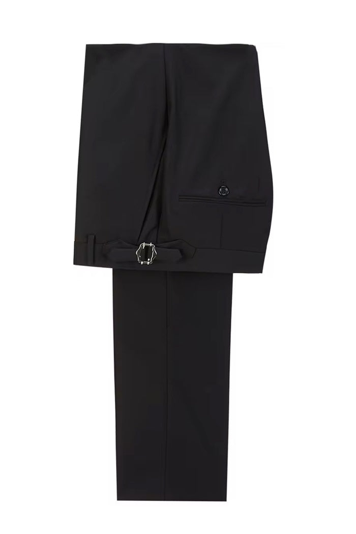 Stylish White Close Fitting Peaked Lapel Wedding Suits