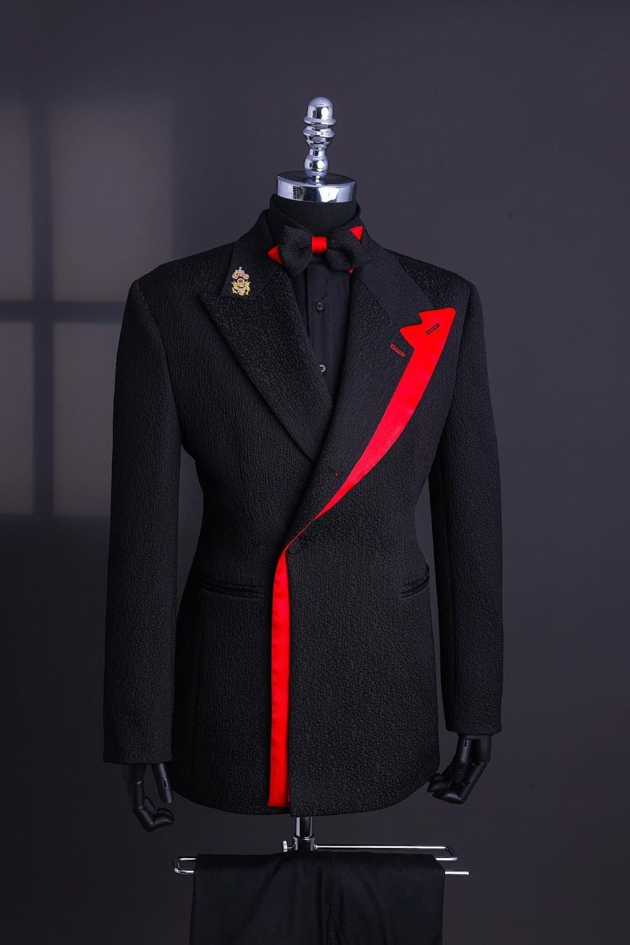 Special Black Jacquard Peaked Lapel Slim Fit Prom Suits